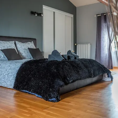 Вилла Les Pierres De Fonfage